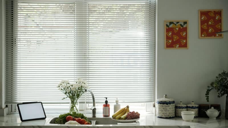 Battle of the Window Treatments: Kitchen Curtains vs. Blinds—Who Wins?