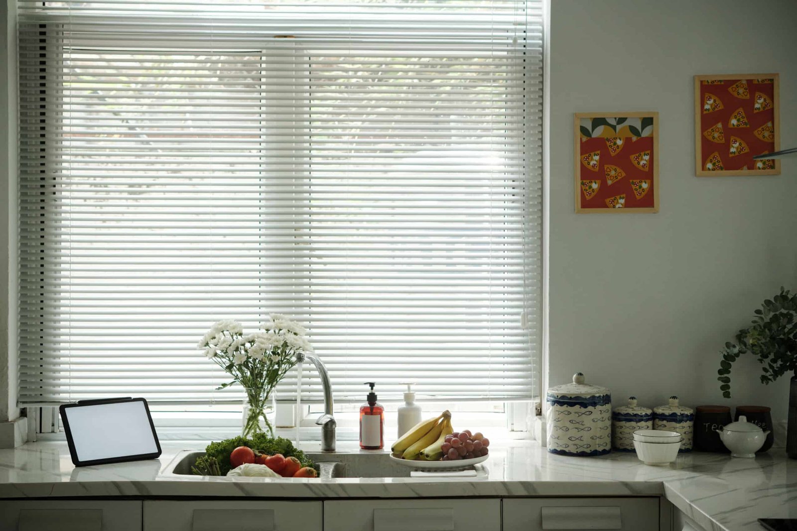 Battle of the Window Treatments: Kitchen Curtains vs. Blinds—Who Wins?