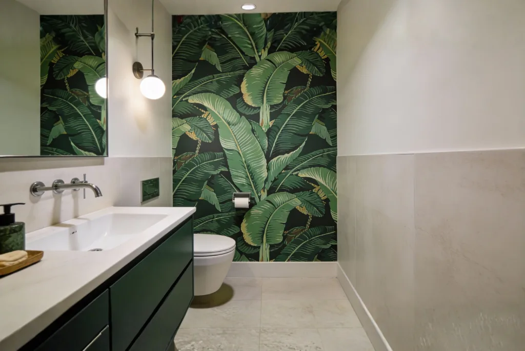 Tropical Leaf Wallpaper: Bathroom Wallpaper